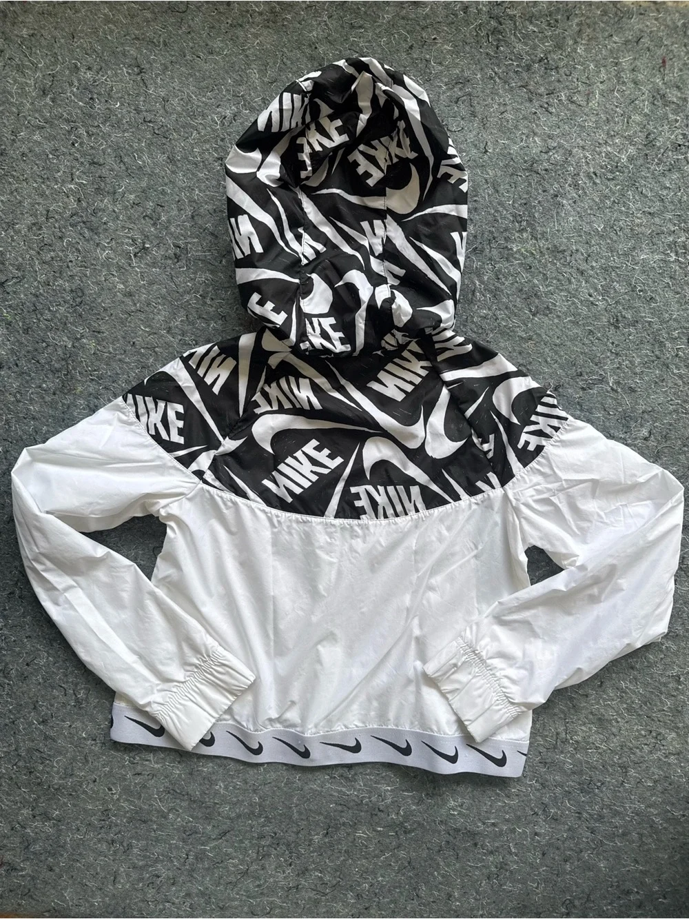 Nike XL Black White Swoosh Print Hooded Windbreaker Jacket